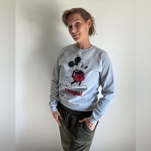 Disney Mickey Mouse Crewneck Sweatshirt Gray Unisex Small Disneyland Comfy - Picture 1 of 10
